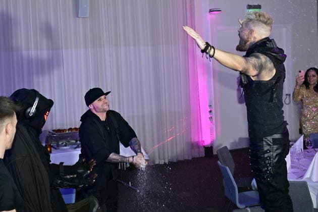 MALMÖ, SWEDEN 20260221 Smash Into Pieces singer Chris Adam sprays champagne on guitarist Benjamin Jennebo at the after party after round 4 of Melodifestivalen 2026 in Malmö Arena on Saturday MALMÖ SWEDEN x50090x  Copyright: xJohanxNilsson TTx MELODIFESTIVALEN 2026 MALMÖ EufLJHHRyCk