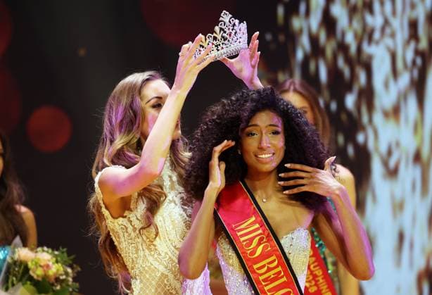Miss Belgium 2025 Karen Jansen and Miss Belgiums 2026 Olga Lombardo pictured during the Miss Belgium 2026 beauty contest, at the Plopsa Theatre, in Plopsaland amusement park, Saturday 21 February 2026 in Adinkerke, De Panne.  KURTxDESPLENTER 164482232