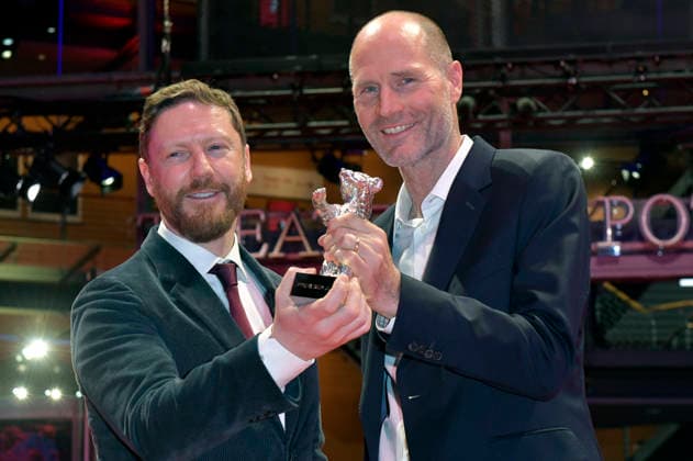 Tristan Goligher und Lance Hammer mit dem Silbernen Bären Jury Preis für Queen at Sea nach der Closing Ceremony mit Preisverleihung auf der Berlinale 2026 76. Internationale Filmfestspiele Berlin im Berlinale Palast. Berlin, 21.02.2026