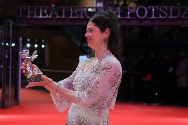 February 21, 2026, Berlin, Germany: Anna Fitch poses with the Silver Bear for Outstanding Artistic Contribution for Yo (Love is a Rebellious Bird) after the closing ceremony of the 76th Berlin International Film Festival (Berlinale), Europe s first major film festival of the year, in Berlin. The festival runs from February 12 to 22, 2026. Berlin Germany - ZUMAf146 20260221_zip_f146_022 Copyright: xRouzbehxFouladix