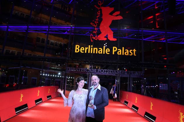 February 21, 2026, Berlin, Germany: Anna Fitch (L) and Banker White pose with the Silver Bear for Outstanding Artistic Contribution for Yo (Love is a Rebellious Bird) after the closing ceremony of the 76th Berlin International Film Festival (Berlinale), Europe s first major film festival of the year, in Berlin. The festival runs from February 12 to 22, 2026. Berlin Germany  - ZUMAf146 20260221_zip_f146_024 Copyright: xRouzbehxFouladix