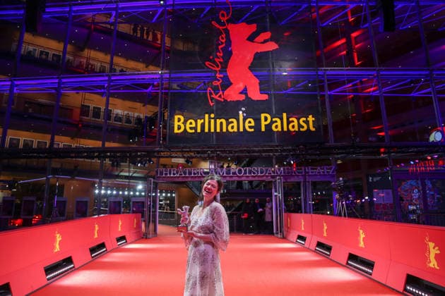 February 21, 2026, Berlin, Germany: Anna Fitch poses with the Silver Bear for Outstanding Artistic Contribution for Yo (Love is a Rebellious Bird) after the closing ceremony of the 76th Berlin International Film Festival (Berlinale), Europe s first major film festival of the year, in Berlin. The festival runs from February 12 to 22, 2026. Berlin Germany - ZUMAf146 20260221_zip_f146_023 Copyright: xRouzbehxFouladix