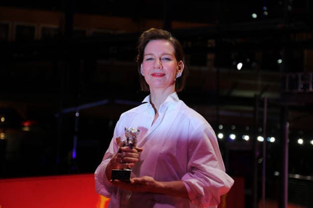 February 21, 2026, Berlin, Germany: Sandra Hueller poses with the Silver Bear for Best Leading Performance for Rose after the closing ceremony of the 76th Berlin International Film Festival (Berlinale), Europe s first major film festival of the year, in Berlin. The festival runs from February 12 to 22, 2026. Berlin Germany  - ZUMAf146 20260221_zip_f146_027 Copyright: xRouzbehxFouladix