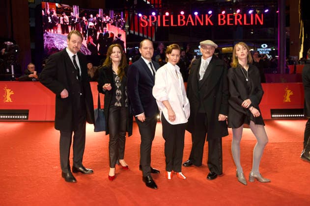 Philipp Worm, Marisa Growaldt, Godehard Giese, Sandra Hüller, Markus Schleinzer und Caro Braun bei der Closing Ceremony mit Preisverleihung auf der Berlinale 2026 76. Internationale Filmfestspiele Berlin im Berlinale Palast. Berlin, 21.02.2026