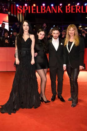 Alessa Savage, Safiya Benaddi, Caolan O Gorman und Gast bei der Closing Ceremony mit Preisverleihung auf der Berlinale 2026 76. Internationale Filmfestspiele Berlin im Berlinale Palast. Berlin, 21.02.2026