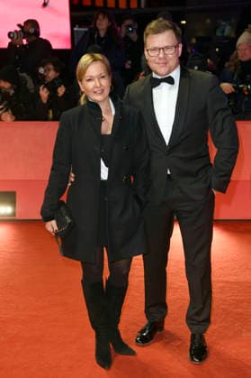 Carsten Schneider mit Begleitung bei der Closing Ceremony mit Preisverleihung auf der Berlinale 2026 76. Internationale Filmfestspiele Berlin im Berlinale Palast. Berlin, 21.02.2026