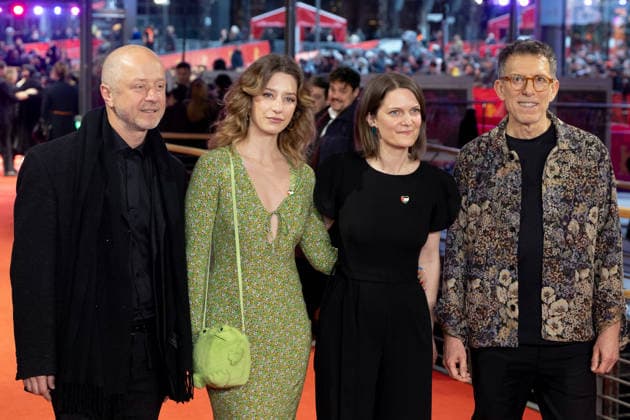 Preisverleihung, Roter Teppich zur Berlinale, Berlin, 21.02.2026 Nikolay Mutafchiev, Michelle Tzontchev, Genevive Dulude-de Celles, Galin Stoev auf dem Roten Teppich vor der Abschlussgala der 76. Berlinale im Theater am Potsdamer Platz Berlin am 21.02.2026. Die 76. Internationalen Filmfestspiele Berlin finden vom 12. bis 22. Februar 2026 statt. Berlin Theater am Potsdamer Platz Copyright: xJensxFinkex