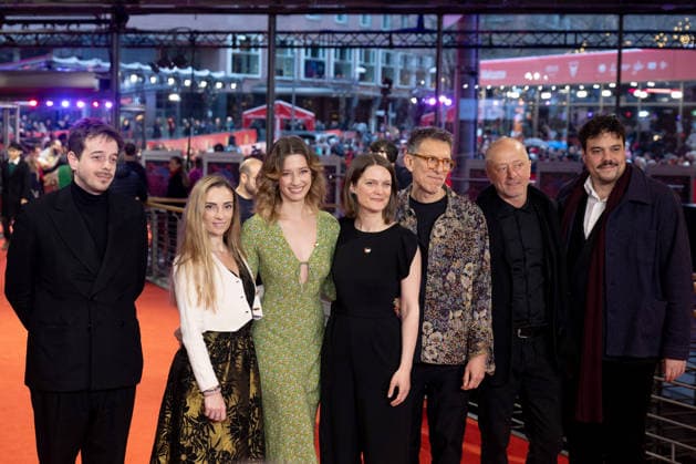 Preisverleihung, Roter Teppich zur Berlinale, Berlin, 21.02.2026 Gast, Lubomira Piperova, Michelle Tzontchev, Genevive Dulude-de Celles, Galin Stoev, Nikolay Mutafchiev, Gast auf dem Roten Teppich vor der Abschlussgala der 76. Berlinale im Theater am Potsdamer Platz Berlin am 21.02.2026. Die 76. Internationalen Filmfestspiele Berlin finden vom 12. bis 22. Februar 2026 statt. Berlin Theater am Potsdamer Platz Copyright: xJensxFinkex