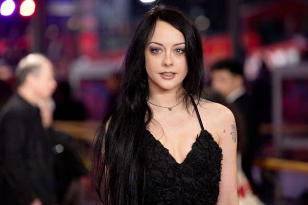Preisverleihung, Roter Teppich zur Berlinale, Berlin, 21.02.2026 Alessa Savage auf dem Roten Teppich vor der Abschlussgala der 76. Berlinale im Theater am Potsdamer Platz Berlin am 21.02.2026. Die 76. Internationalen Filmfestspiele Berlin finden vom 12. bis 22. Februar 2026 statt. Berlin Theater am Potsdamer Platz Copyright: xJensxFinkex
