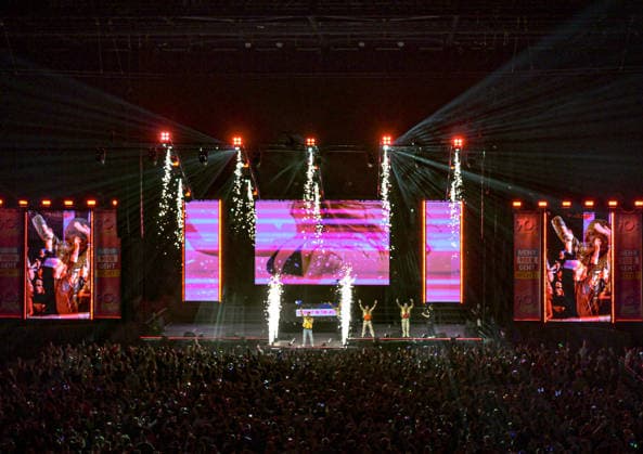 21.02.2026, xlakx, Entertainment, 90s Super Show v.l. Caught in the Act - 90s Super Show in der Uber Arena Berlin. Berlin