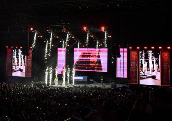21.02.2026, xlakx, Entertainment, 90s Super Show v.l. Caught in the Act - 90s Super Show in der Uber Arena Berlin. Berlin