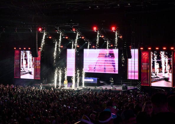 21.02.2026, xlakx, Entertainment, 90s Super Show v.l. Caught in the Act - 90s Super Show in der Uber Arena Berlin. Berlin