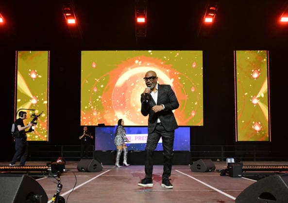 21.02.2026, xlakx, Entertainment, 90s Super Show v.l. Mr.President Delroy Rennalls (Lazy Dee) - 90s Super Show in der Uber Arena Berlin. Berlin