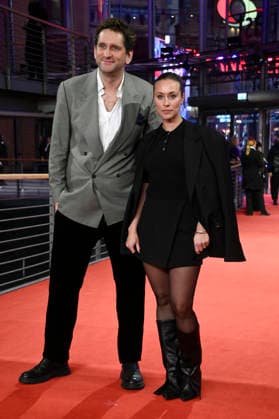Sebastian Schwarz und Sina Tkotsch bei der Closing Ceremony mit Preisverleihung auf der Berlinale 2026 76. Internationale Filmfestspiele Berlin im Berlinale Palast. Berlin, 21.02.2026