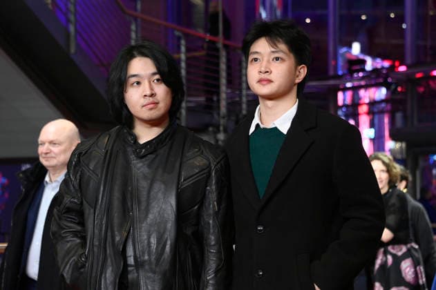 Jingkai Qu mit Begleitung bei der Closing Ceremony mit Preisverleihung auf der Berlinale 2026 76. Internationale Filmfestspiele Berlin im Berlinale Palast. Berlin, 21.02.2026