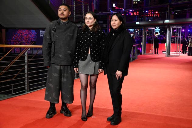 Khozy Rizal, Lena Urzendowsky und Kim Yutani bei der Closing Ceremony mit Preisverleihung auf der Berlinale 2026 76. Internationale Filmfestspiele Berlin im Berlinale Palast. Berlin, 21.02.2026