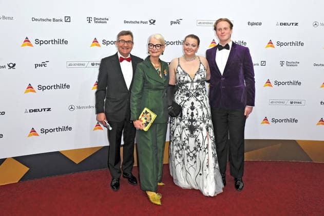 55. Ball des Sports . Ann Kathrin Linsenhoff mit ihrer Familie anläßlich des 55. Ball des Sports am 21.02.2026 in der Festhalle Frankfurt Main. 20260221MWI110288