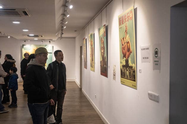 Exhibition of Chinese New Year animal posters by artist Bakea Several people visit the exhibition of Chinese New Year animal posters by artist Bakea, in the exhibition hall of the Municipal Board of the District of Usera, on February 22, 2026, in Madrid Spain Juan Carlos Paz is the artist behind the posters of the Madrid City Council for the Chinese New Year Under the artistic name of Bakea , this illustrator has been since 2016 imagining the animals of the Chinese horoscope in emblematic places of the capital 22 FEBRUARY 2026 EXHIBITION Madrid Madrid Spain.  Copyright: xRicardoxRubiox 7313196