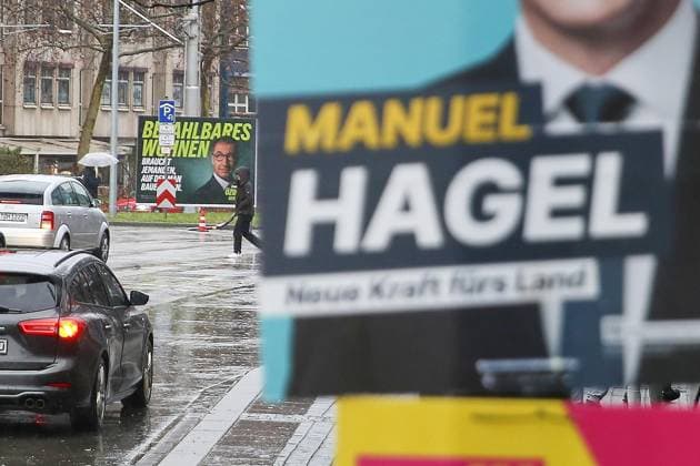 Stuttgart, Baden-Württenberg, Deutschland, 21.02.2026: Wahlplakat zur Landtagswahl mit Cem Özdemir Grüne und Manuel Hagel CDU *** Stuttgart, Baden Württenberg, Germany, 21 02 2026 Election poster for the state election with Cem Özdemir Greens and Manuel Hagel CDU Copyright: xdtsxNachrichtenagenturx dts_107925