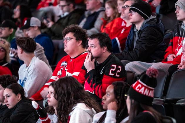 February 22, 2026, Toronto, On, CANADA: Fans at a watch party at Scotiabank Arena react as they watch the Olympic men s hockey final between Canada and the United States, in Toronto, on Sunday, Feb. 22, 2026. Toronto CANADA  - ZUMAc35_ 20260222_zaf_c35_044 Copyright: xEduardoxLimax