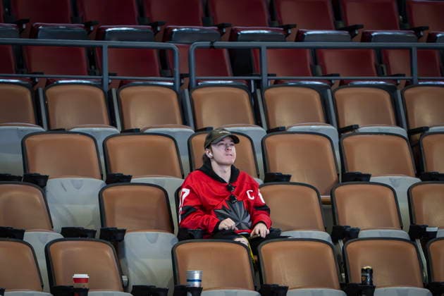 February 22, 2026, Toronto, On, CANADA: A fan at a watch party at Scotiabank Arena in Toronto sits alone after Canada s loss to the United States in the men s Olympic gold medal hockey game, on Sunday, Feb. 22, 2026. Toronto CANADA  - ZUMAc35_ 20260222_zaf_c35_115 Copyright: xEduardoxLimax
