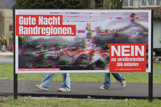 22.02.2026 Aarau, SCHWEIZ, Ein Nein Plakat zur zerstoererischen SRG-Initiative (Halbierungsinitiative) Volksabstimmung vom 8.Maerz 2026 *** 22 02 2026 Aarau, SWITZERLAND, A No poster for the destructive SRG initiative halving initiative referendum of March 8, 2026 