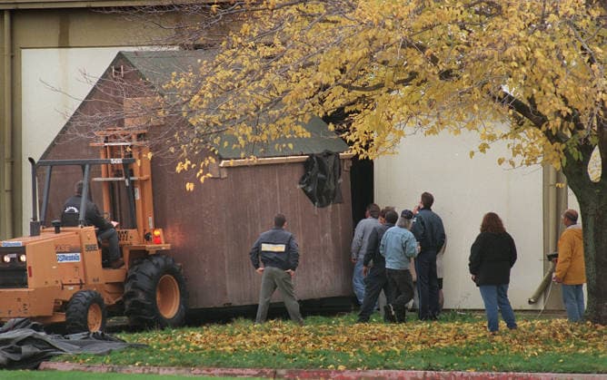 Montana Cabin of Unabomber Ted Kaczynski Dec 05, 1997; Sacramento, CA, USA; Various people watch as Unabomber Ted Kaczynski s Montana cabin is forklifted into a warehouse space at Mather Field friday 12 5 97 after a long trek on a flatbed truck. The cabin started in Western Nevada this and arrived at Mather shortly before noon. Sacramento CA USA Copyright: xChrisxCrewell SacramentoxBeex