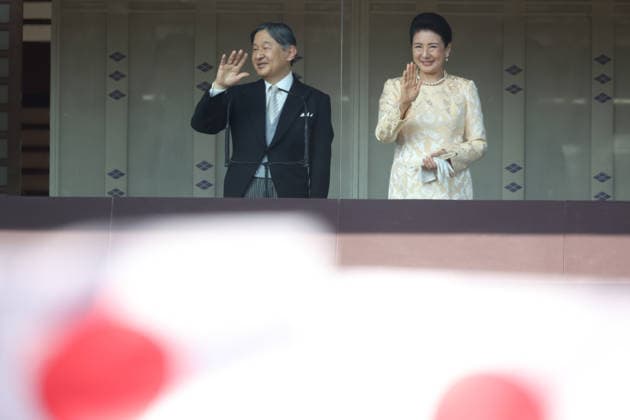 February 23, 2026, Tokyo, Japan: (L to R) EMPEROR NARUHITO of Japan and his wife EMPRESS MASAKO of Japan greet visitors during his birthday celebration at the Imperial Palace, where crowds gathered to honor this special occasion. Tokyo Japan  - ZUMAm191 20260223_aap_m191_008 Copyright: xRodrigoxReyesxMarinx