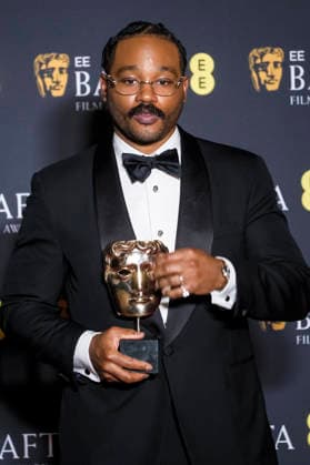 Ryan Coogler mit dem Preis für das beste Originaldrehbuch für Blood & Sinners bei der Verleihung der BAFTA Film Awards 2026 79th British Academy Film Awards in der Royal Festival Hall. London, 22.02.2026