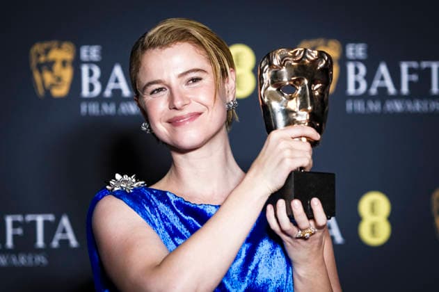 Jessie Buckley mit dem Preis für die beste Hauptdarstellerin in Hamnet bei der Verleihung der BAFTA Film Awards 2026 79th British Academy Film Awards in der Royal Festival Hall. London, 22.02.2026 *** Jessie Buckley with the award for Best Actress in a Leading Role in Hamnet at the BAFTA Film Awards 2026 79th British Academy Film Awards at the Royal Festival Hall London, 22 02 2026 Foto:xJ.xEdwardsx xFuturexImagex bafta_6226