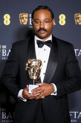 Ryan Coogler mit dem Preis für das beste Originaldrehbuch für Blood & Sinners bei der Verleihung der BAFTA Film Awards 2026 79th British Academy Film Awards in der Royal Festival Hall. London, 22.02.2026