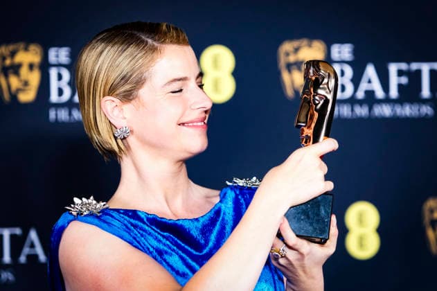 Jessie Buckley mit dem Preis für die beste Hauptdarstellerin in Hamnet bei der Verleihung der BAFTA Film Awards 2026 79th British Academy Film Awards in der Royal Festival Hall. London, 22.02.2026