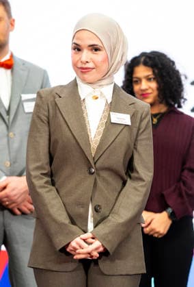 Fatma Kan - Deutscher Lehrkräftepreis 2025 EUR, Deutschland, Berlin, 23.02.2026: Preisträger beste Lehrerin ist Fatma Kan von der Quinoa Schule (integrierte Sekundarschule) Berlin. Preisverleihung des Deutscher Lehrkräftepreis 2025. Zehn Lehrkräfte, drei Schulleitungen und fünf Lehrkräfte-Teams aus zehn Bundesländern werden in dieser Wettbewerbsrunde für ihre herausragenden Leistungen ausgezeichnet:
