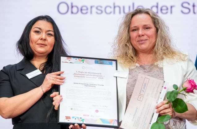 Svetlana Thieme und Kati Klitzing - Deutscher Lehrkräftepreis 2025 EUR, Deutschland, Berlin, 23.02.2026: Svetlana Thieme und Kati Klitzing von der Denis-Diderot-Oberschule aus Leipzig. Preisverleihung des Deutscher Lehrkräftepreis 2025. Zehn Lehrkräfte, drei Schulleitungen und fünf Lehrkräfte-Teams aus zehn Bundesländern werden in dieser Wettbewerbsrunde für ihre herausragenden Leistungen ausgezeichnet: