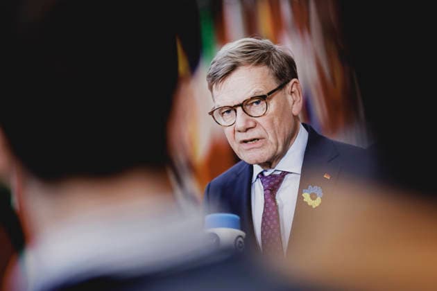 News Themen der Woche KW09 Johann Wadephul (CDU), Bundesaussenminister, spricht zu den Medien vor dem Rat fuer Auswaertige Angelegenheiten in Bruessel, 23.02.2026. Fotografiert im Auftrag des Auswaertigen Amtes. Bruessel Belgien *** Johann Wadephul CDU , Federal Foreign Minister, speaks to the media in front of the Foreign Affairs Council in Brussels, 23 02 2026 Photographed on behalf of the Foreign Office Brussels Belgium Copyright: xFlorianxGaertner AAx
