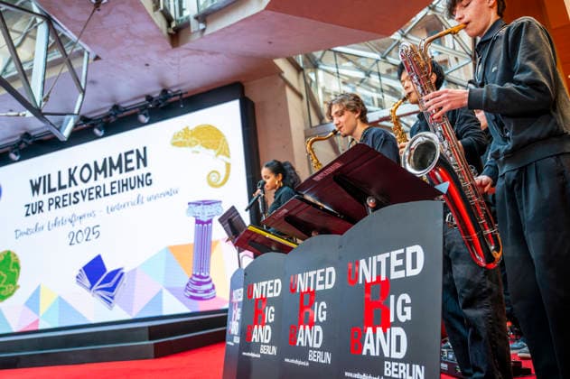 Deutscher Lehrkräftepreis 2025 EUR, Deutschland, Berlin, 23.02.2026: Musikalische Untermalung der Berliner Schülerband United Big Band Berlin des Arndt-Gymnasium Berlin Dahlem. Preisverleihung des Deutscher Lehrkräftepreis 2025. Zehn Lehrkräfte, drei Schulleitungen und fünf Lehrkräfte-Teams aus zehn Bundesländern werden in dieser Wettbewerbsrunde für ihre herausragenden Leistungen ausgezeichnet.