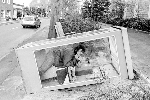 Telefonsüchtig 19850228ad001 Telefonzelle umgestürzte telefonieren Unfall umwerfend lustig kurios witzig funny bizarr seltsam Humor Telefonsüchtig Notfall umwerfend 19820228ad001 Hamburg Hamburg Deutschland Germany *** phone addict 19850228ad001 phone booth overturned phone call accident stunning funny funny bizarre strange humor phone addict emergency stunning 19820228ad001 Hamburg Hamburg Germany Germany Copyright: xAchimxDuwentästerx