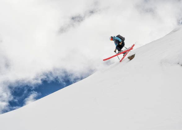 Skier descending steep snowy mountain off piste in Gressoney Italy model released, Symbolfoto, ALRF02311