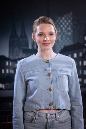 Start des neuen Comedy Nachrichtenformats Fun Facts News im Netz Karoline Herfurth Weltpremiere FunFacts im Delphi Filmpalast in Berlin Start des neuen Comedy Nachrichtenformats Fun Facts News im Netz witzig, wichtig, richtig. Mit Fun Facts startet Anfang März ein neues unabhängiges Nachrichtenformat, das aktuelle Themen mit Humor, Haltung und Hoffnung, verständlich und unterhaltsam für die sozialen Medien und als Podcast aufbereitet. Produziert wird Fun Facts unabhängig. Recherche und journalistische Einordnung erfolgen in Kooperation mit Correctiv. Copyright: xEventpressxFuhrx