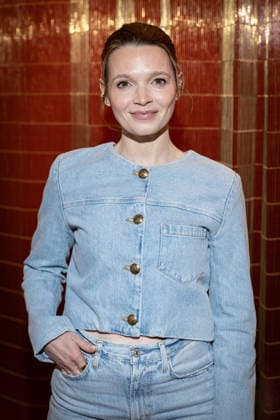 Start des neuen Comedy Nachrichtenformats Fun Facts News im Netz Karoline Herfurth Weltpremiere FunFacts im Delphi Filmpalast in Berlin Start des neuen Comedy Nachrichtenformats Fun Facts News im Netz witzig, wichtig, richtig. Mit Fun Facts startet Anfang März ein neues unabhängiges Nachrichtenformat, das aktuelle Themen mit Humor, Haltung und Hoffnung, verständlich und unterhaltsam für die sozialen Medien und als Podcast aufbereitet. Produziert wird Fun Facts unabhängig. Recherche und journalistische Einordnung erfolgen in Kooperation mit Correctiv. Copyright: xEventpressxFuhrx