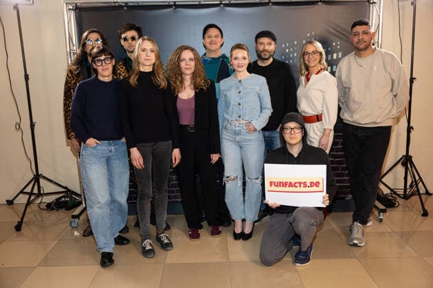 Start des neuen Comedy Nachrichtenformats Fun Facts News im Netz Marc-Uwe Kling, Maren Urner, Sarah Bosetti, Eva Karl Faltermeier, Abdul Kader Chahin, Siegfried & Joy, Sebastian 23, Nico Semsrott, Karoline Herfurth, Anette Dowideit Weltpremiere FunFacts im Delphi Filmpalast in Berlin Start des neuen Comedy Nachrichtenformats Fun Facts News im Netz witzig, wichtig, richtig. Mit Fun Facts startet Anfang März ein neues unabhängiges Nachrichtenformat, das aktuelle Themen mit Humor, Haltung und Hoffnung, verständlich und unterhaltsam für die sozialen Medien und als Podcast aufbereitet. Produziert wird Fun Facts unabhängig. Recherche und journalistische Einordnung erfolgen in Kooperation mit Correctiv. Copyright: xEventpressxFuhrx