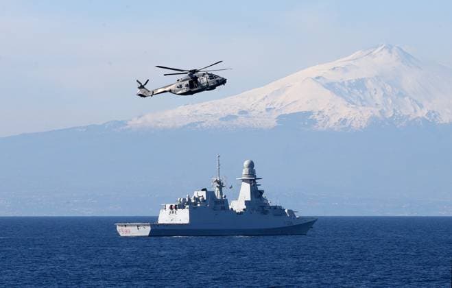 News Themen der Woche KW09 NATO s submarine defense exercise Dynamic Manta 2026 in Italy SICILY, ITALY - FEBRUARY 23: Italian Navy AW101 helicopter escort Italian Navy frigate Spartaco Schergat from the air and conducted joint training exercises with submarines during the Dynamic Manta 2026 (DYMA 26) exercise, organized by NATO to enhance cooperation and training levels among allied countries in anti-submarine warfare, in Sicily Italy on February 23, 2026. The exercise, involving 10 allied countries including Turkiye, Italy, Spain, Greece, Portugal, Germany, the United Kingdom, Canada, France, and the United States began in the morning as ships and submarines departed from Port of Catania on Sicily. Baris Seckin Anadolu Sicily Italy. Editorial use only. Please  Copyright: x2026xAnadoluxBarisxSeckinx