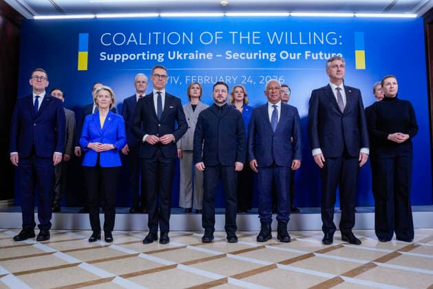 News Themen der Woche KW09 Statsministeren besoker Ukraina Kyiv, Ukraina 20260224. Sveriges statsminister Ulf Kristersson (f.v.), Latvias statsminister Silina Evika, Danmarks statsminister Mette Frederiksen, presidenten for Det europeiske rad Antonio Costa, Ukrainas forstedame Olena Zelenska, Ukrainas president Volodymyr Zelenskyj, Finlands president Alexander Stubb, europakommisjonens president Ursula von der Leyen, Estlands statsminister Kristen Michal, Islands statsminister Kristrun Frostadottir, Kroatias statsminister Andrej Plenkovic, Norges statsminister Jonas Ghar Store for et mote med koalisjonen av villige pa firearsdagen for den russiske invasjonen av Ukraina. Reisen skjer som en del av markeringen av at det er fire ar siden krigen startet.  Copyright: xJavadxParsax xNTBx