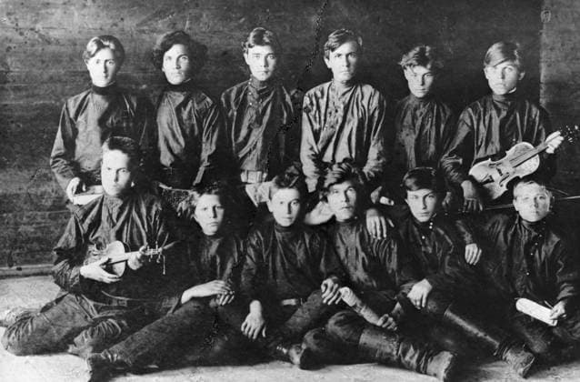 NEVEROV 87094 01.01.1906 Writer Alexander S.Neverov (third right, sitting) among leavers of the Ozery school. RIA Novosti Sputnik Russia  Copyright: xRIAxNovostix
