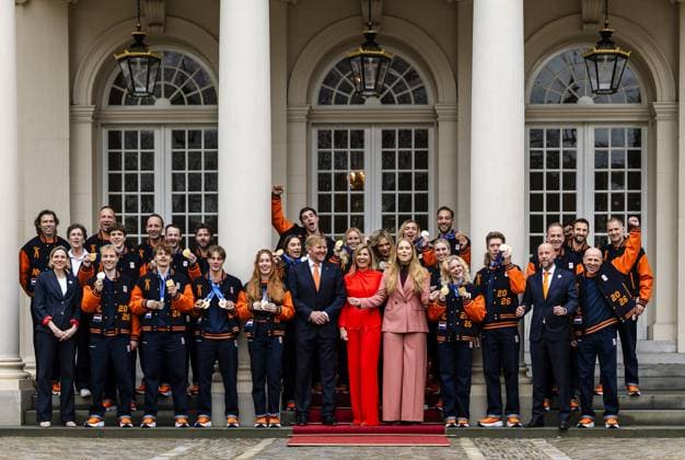 THE HAGUE King Willem-Alexander, Queen Maxima, and Princess Amalia during a group photo with the Dutch medalists of the 2026 Winter Olympics in Milan at Noordeinde Palace in The Hague. REMKO DE WAAL ANP netherlands out - belgium out  Copyright: xx x551637602x originalFilename: 551637602.jpg