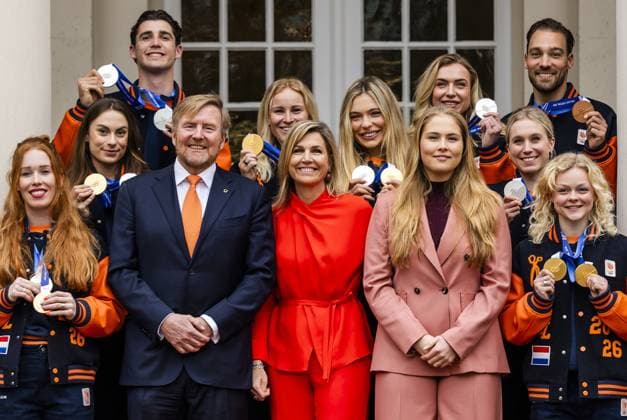 THE HAGUE King Willem-Alexander, Queen Maxima, and Princess Amalia during a group photo with the Dutch medalists of the 2026 Winter Olympics in Milan at Noordeinde Palace in The Hague. REMKO DE WAAL ANP netherlands out - belgium out  Copyright: xx x551639039x originalFilename: 551639039.jpg