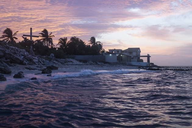 Violetter Sonnenuntergang entlang der Küste mit Strand und Häusern von Chelem, Mexiko Purple sunset along the coast with beach and houses of Chelem, Mexico Copyright: imageBROKER LoesxKieboom ibliqx16144850.jpg