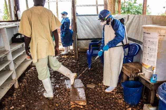 Precautions against the Ebola epidemic in Democratic Republic of the Congo BUTEMBO, CONGO - JULY 27: A healthcare member disinfect a health center with chlorinated water to take precautions against Ebola in Butembo, Democratic Republic of the Congo on July 27, 2019. Congo, The Democratic Republic of the World. Editorial use only. Please get in touch for any other usage.  Copyright: x2025xAnadoluxJCxWengax