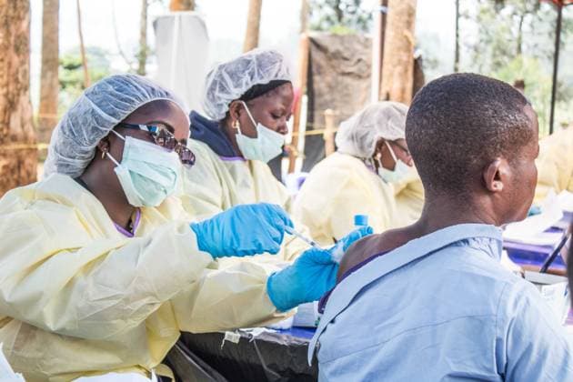 Precautions against the Ebola epidemic in Democratic Republic of the Congo BUTEMBO, CONGO - JULY 27: A healthcare member inoculates a man for Ebola suspicion to take precautions against the disease in Butembo, Democratic Republic of the Congo on July 27, 2019. Congo, The Democratic Republic of the World. Editorial use only. Please get in touch for any other usage.  Copyright: x2025xAnadoluxJCxWengax