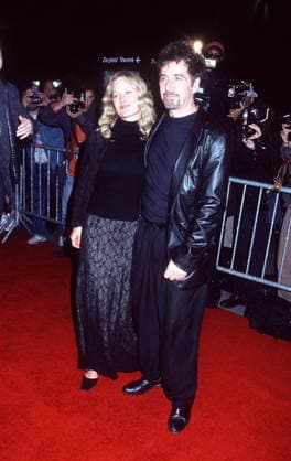 THE INSIDER NYC Nov. 1, 1999 - K17091HMC: THE INSIDER PREMIERE .AT THE ZIEGFELD THEATRE IN NYC. 11 01 99.AL PACINO AND BEVERLY D ANGELO. HENRY McGEE 1999 Copyright: xHenryxMcGeex